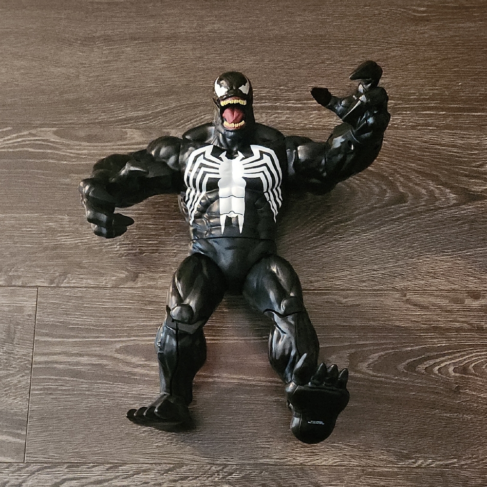 Disney Store Marvel Exclusive Venom Talking Action Figure 15 Inch Posable